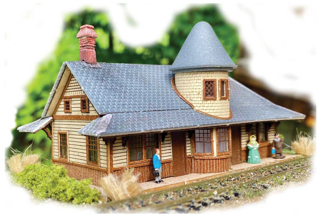 Northampton Station -- Laser-Cut Wood Kit - 4-1/2 x 2-1/2 x 2-1/2"11.4 x 6.4 x 6.4cm