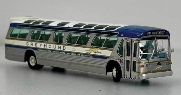 GM SDH-5307 New Look Suburban Bus - Lighted - Assembled -- Greyhound #284 (1964 N.Y. World's Fair, silver, white, blue)