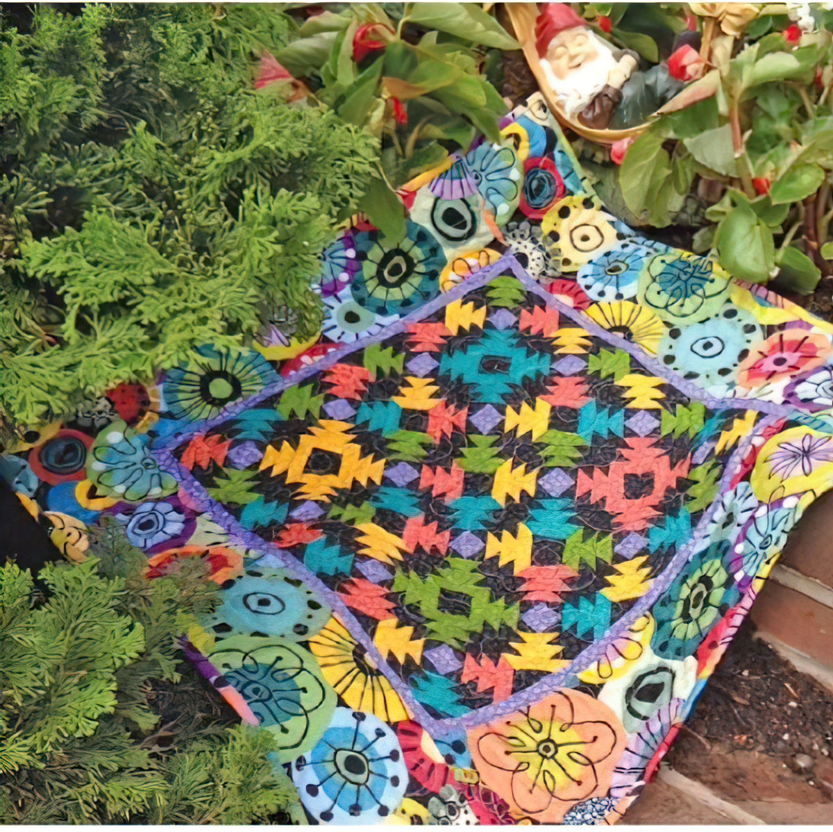 Cut Loose Press - Petite Pineapple Garden Quilt Pattern
