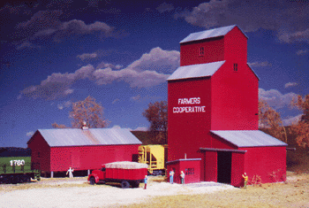 Farmer's Co-op Rural Grain Elevator -- Kit - Elevator: 4-3/8 x 5-3/8 x 6"11 x 13.7 x 15.2cm