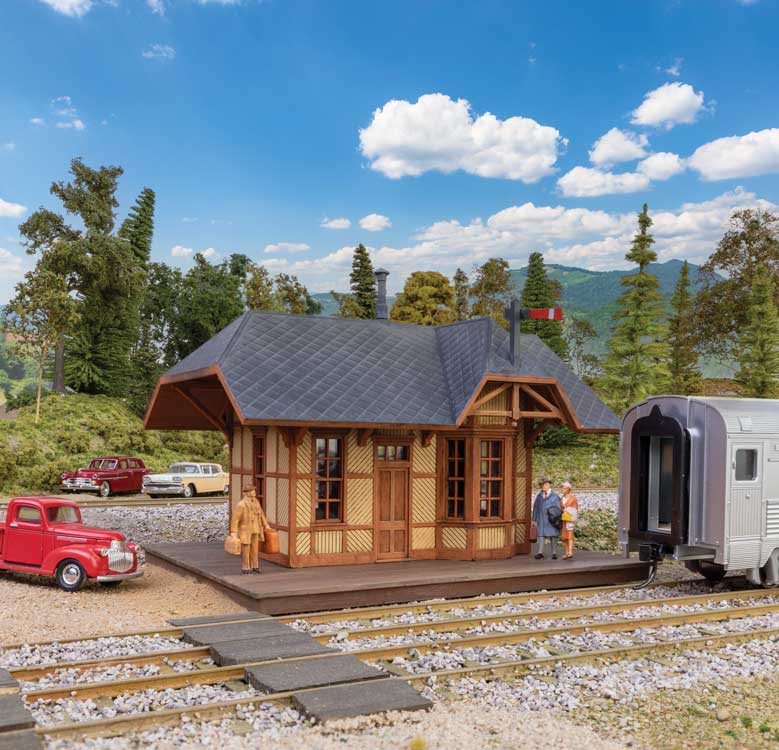 Victoria Springs Station -- Kit - 4-7/16 x 3-13/16 x 3-5/16"11.2 x 9.6 x 8.4cm