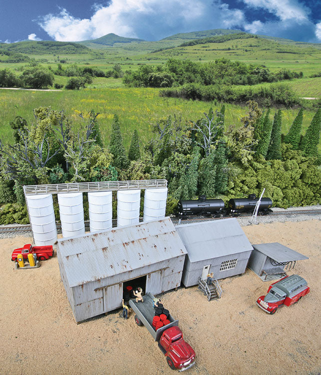 Trackside Oil Dealer with Storage Tanks -- Kit