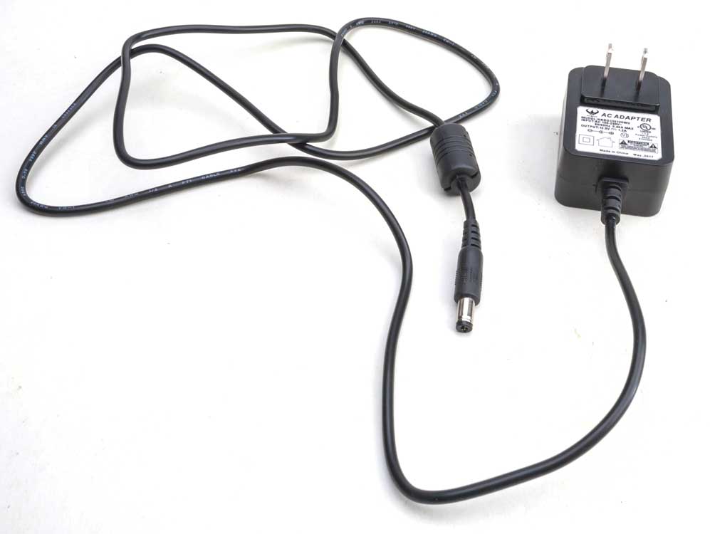 Walthers Layout Control System -- 2-Amp, 12-Volt Filtered DC Power Supply