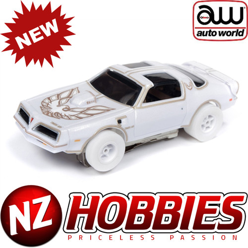 Auto World Xtraction R25 1977 Firebird Smokey and the Bandit iWheels HO Slot Car